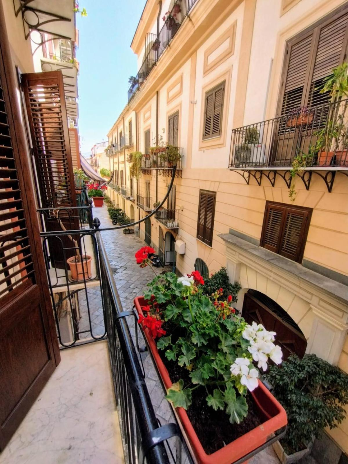 Domus Vetriera Apartment Palermo Ngoại thất bức ảnh