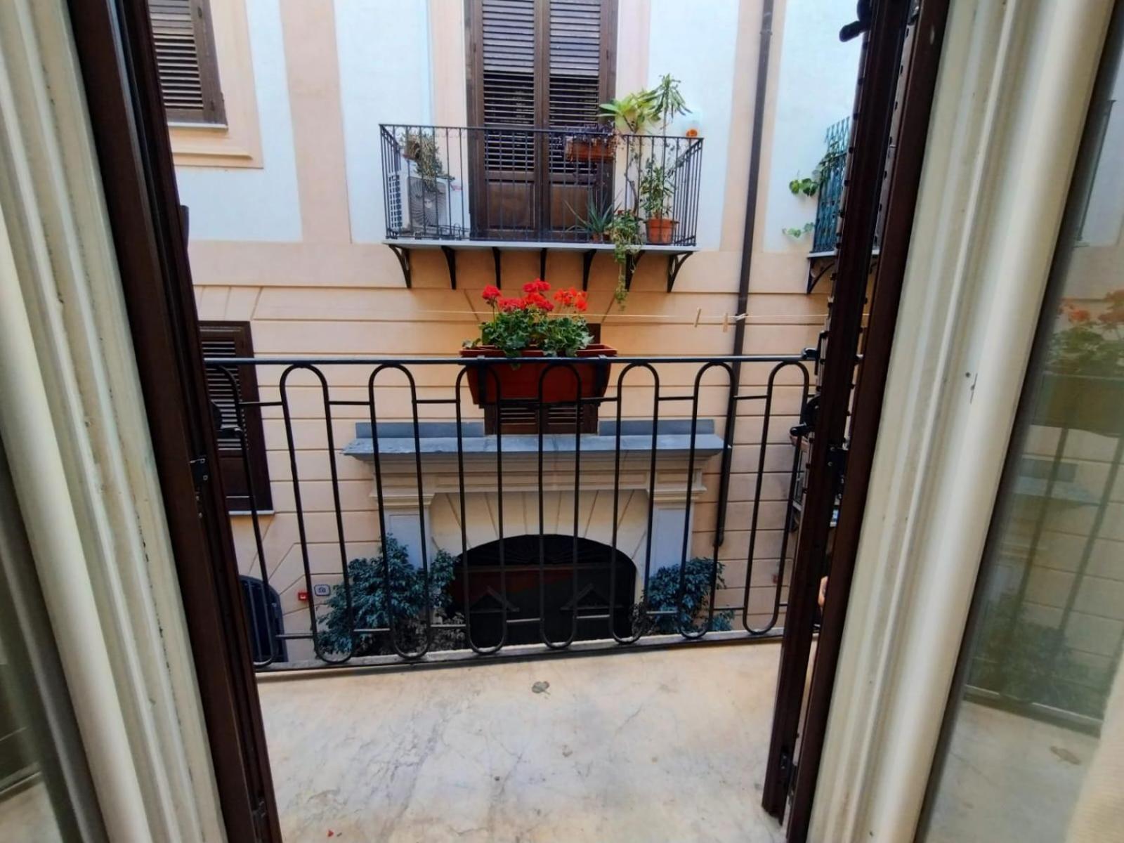 Domus Vetriera Apartment Palermo Ngoại thất bức ảnh